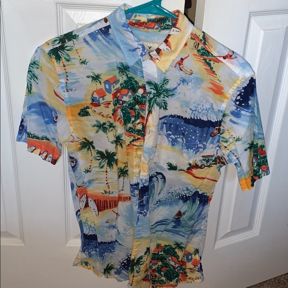XS American Eagle Beach Themed Button Up - Picture 1 of 3